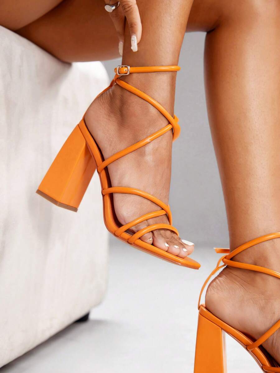 CUCCOO SZL Sapatos femininos com salto cruzado e tira no tornozelo, sandálias brancas para o verão, saltos de formatura, sapatos de festa, sapatos de volta às aulas, sapatos de estudante universitário, festa, baddie, elegante, chique, lindo estilo, natal,