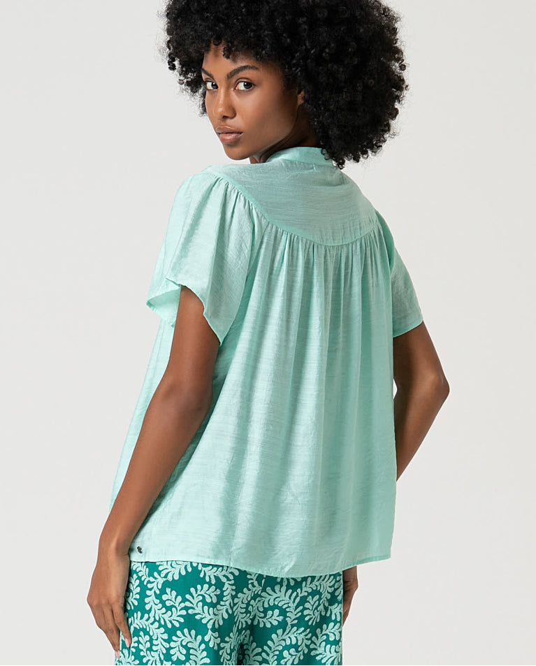 Blusa de manga curta com detalhe de ornamento Verde água