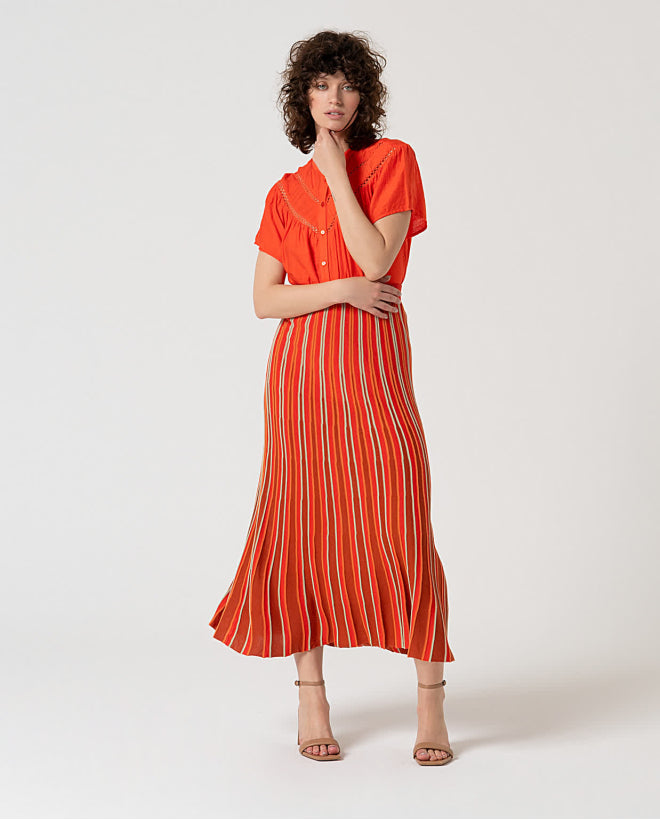 Blusa de manga curta com detalhe de ornamento Laranja