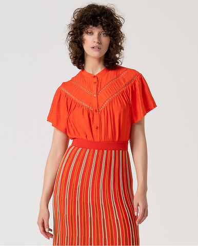 Blusa de manga curta com detalhe de ornamento Laranja