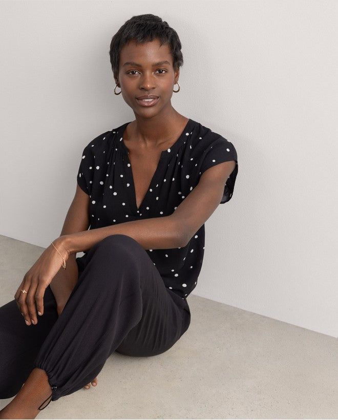 Camisa de manga longa com detalhe de ornamento Preto